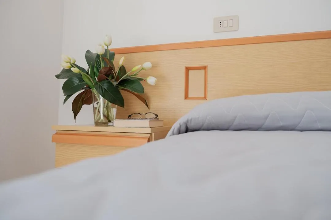 Hotel Aurora 伊拉克里亚马勒