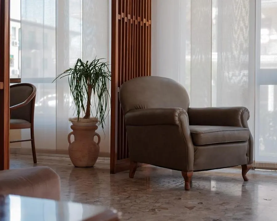 Hotel Aurora 伊拉克里亚马勒
