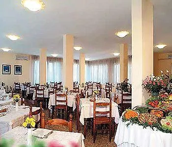 Hotel Aurora 伊拉克里亚马勒